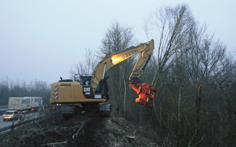 Baufeldräumung an der Autobahn