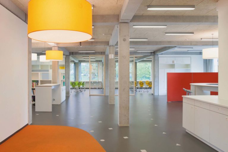 Kautschukböden in Bildungseinrichtungen: Ungestörtes Lernen, mehr Konzentration