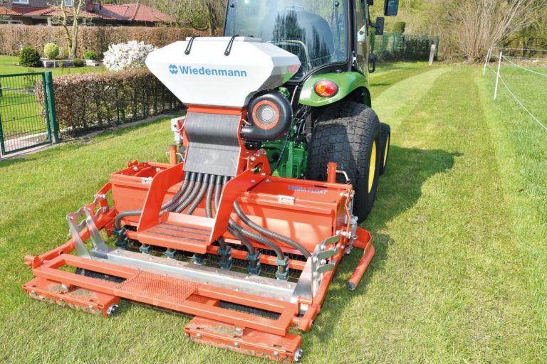 Grünflächenpflege: Mit Mietgeräten zum perfekten Sportrasen