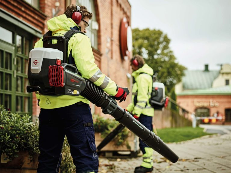 Laubbläser: Laub und Dreck in Windeseile beseitigt
