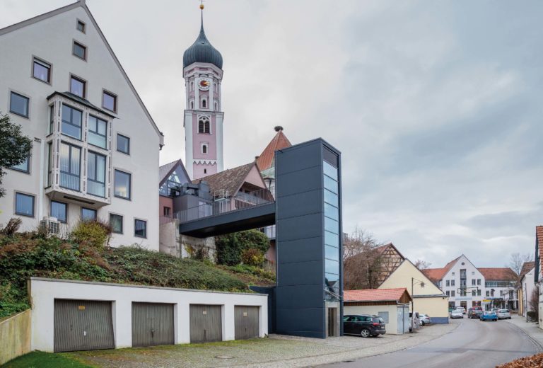 Aufzugschächte: Passgenau geht es nach oben