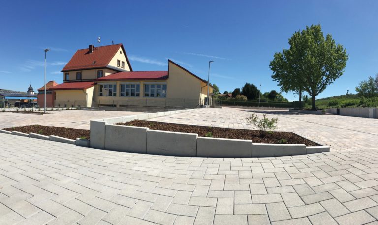 Pflaster: Fuge mit Neigung zum Hang