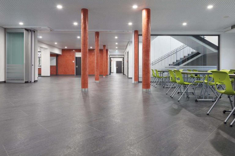 Kautschuk-Beläge: Wo Lernen auf Leben trifft