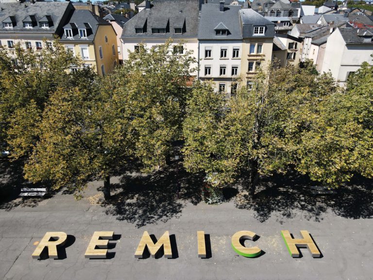 Stadtmöblierung: Aber Logo!