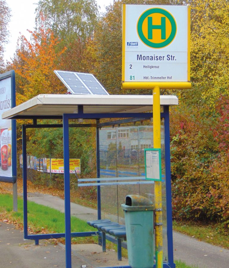 Sicher warten im Sonnenlicht