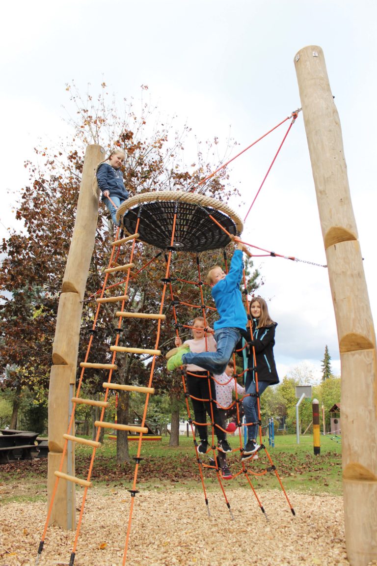 Spielgeräte: Dem Himmel ja so nahe…