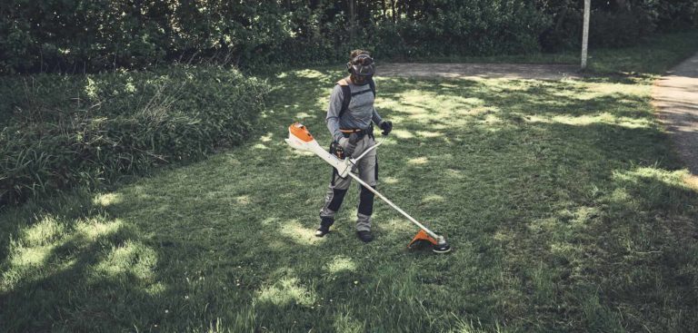 DER STIHL FSA 400: Damit sind Sie jedem Schnitt gewachsen.