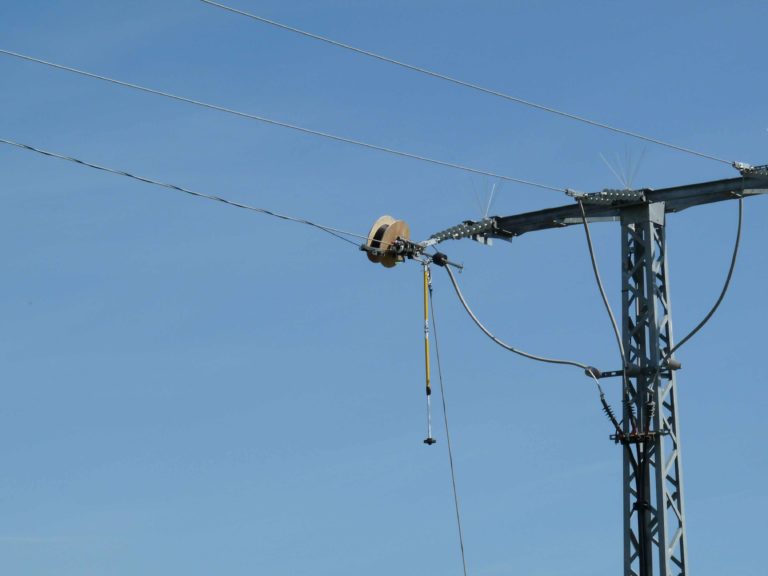 Schneller geht`s nicht: Oberirdische Verlegung von Glasfaser