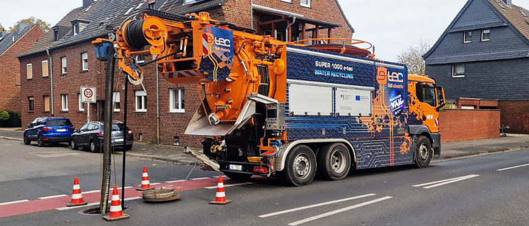 Der vollelektrische SUPER 1000 e-tec überzeugt im ersten Einsatzjahr!