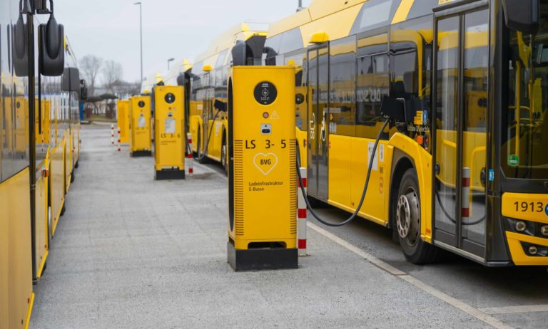 Elektrobusse clever laden, Kosten sparen, pünktlich fahren